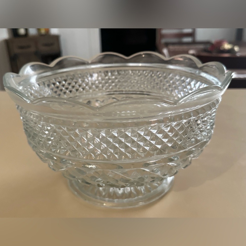 Vintage 1960’s Anchor Hocking Wexford 10" Footed Bowl - Picture 1 of 8